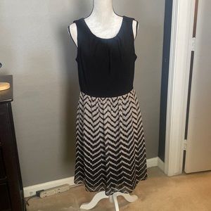 Dressbarn size 16 black zigzag bottom dress